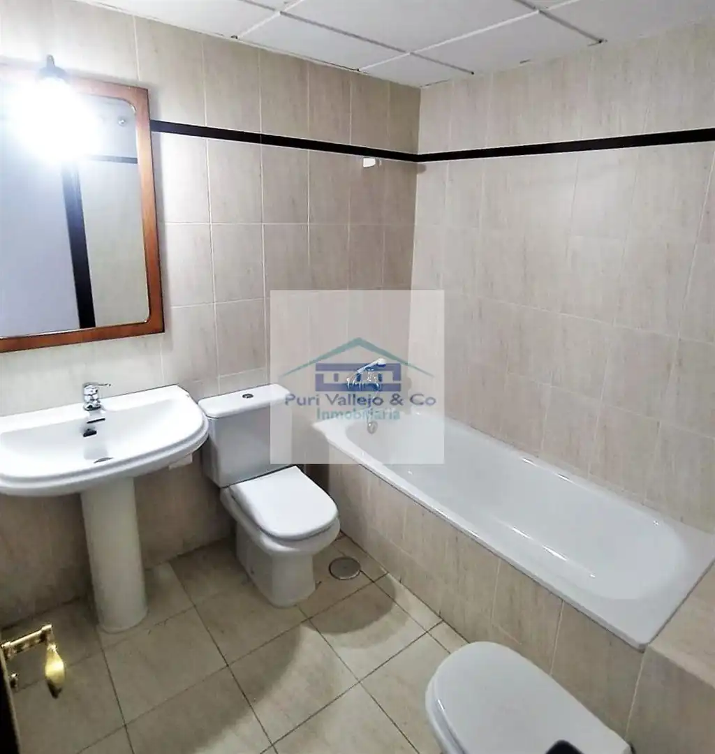Baño de Piso de alquiler en Córdoba con Aire acondicionado, Calefacción y Balcón