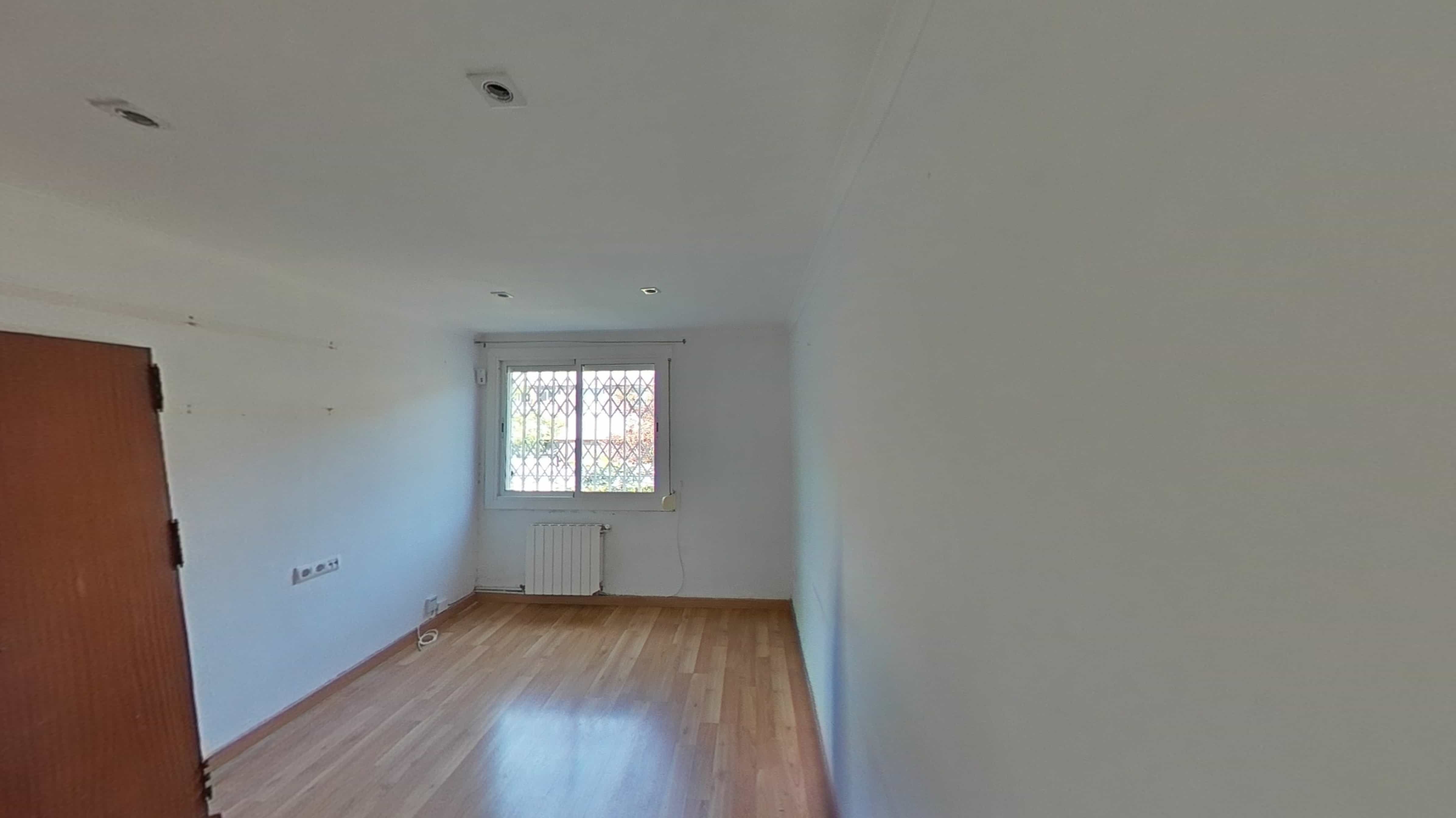 Piso en venta en Ciutat Meridiana