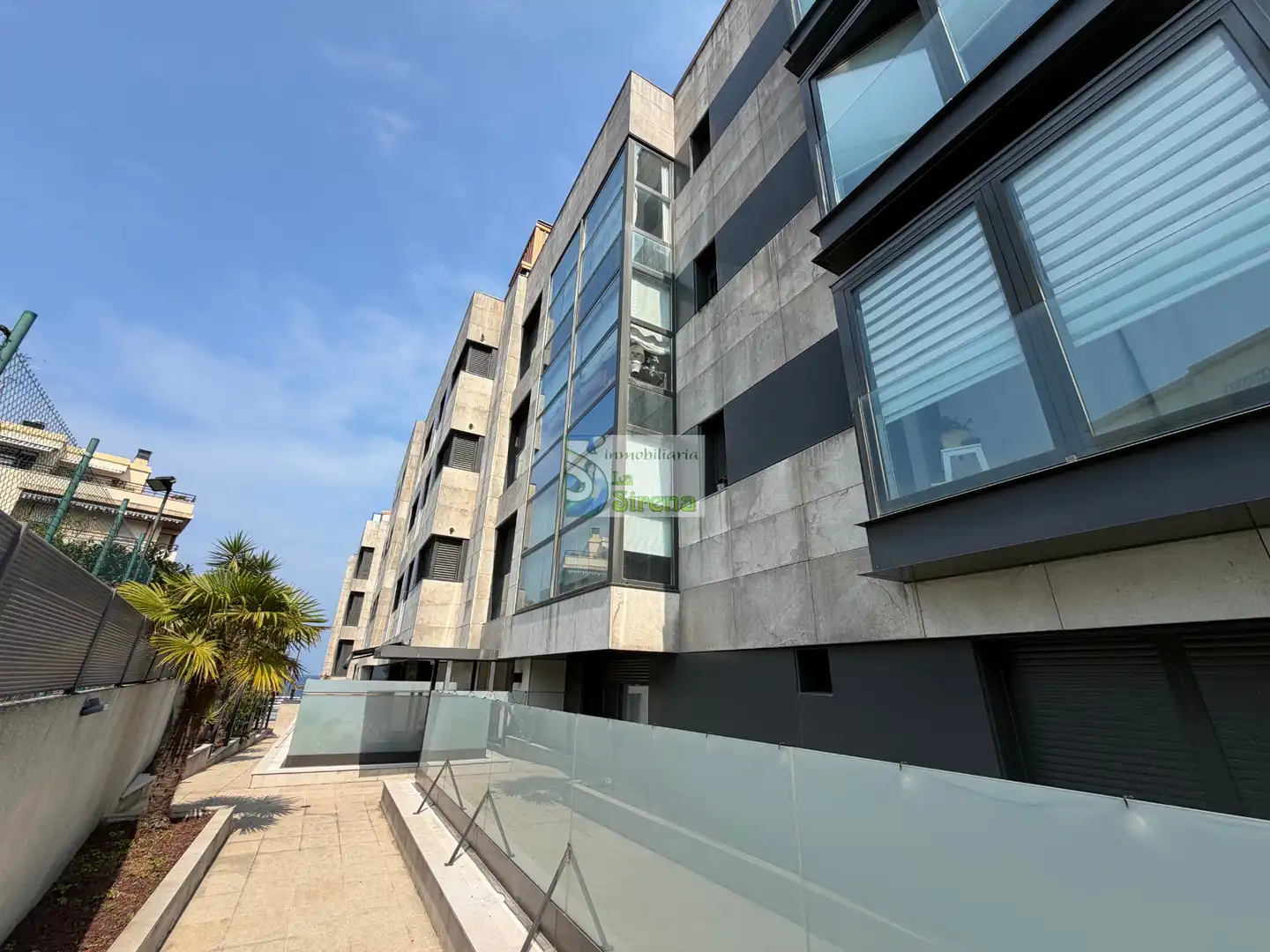 Vista exterior de Piso en venta en Castro-Urdiales con Calefacción, Terraza y Piscina