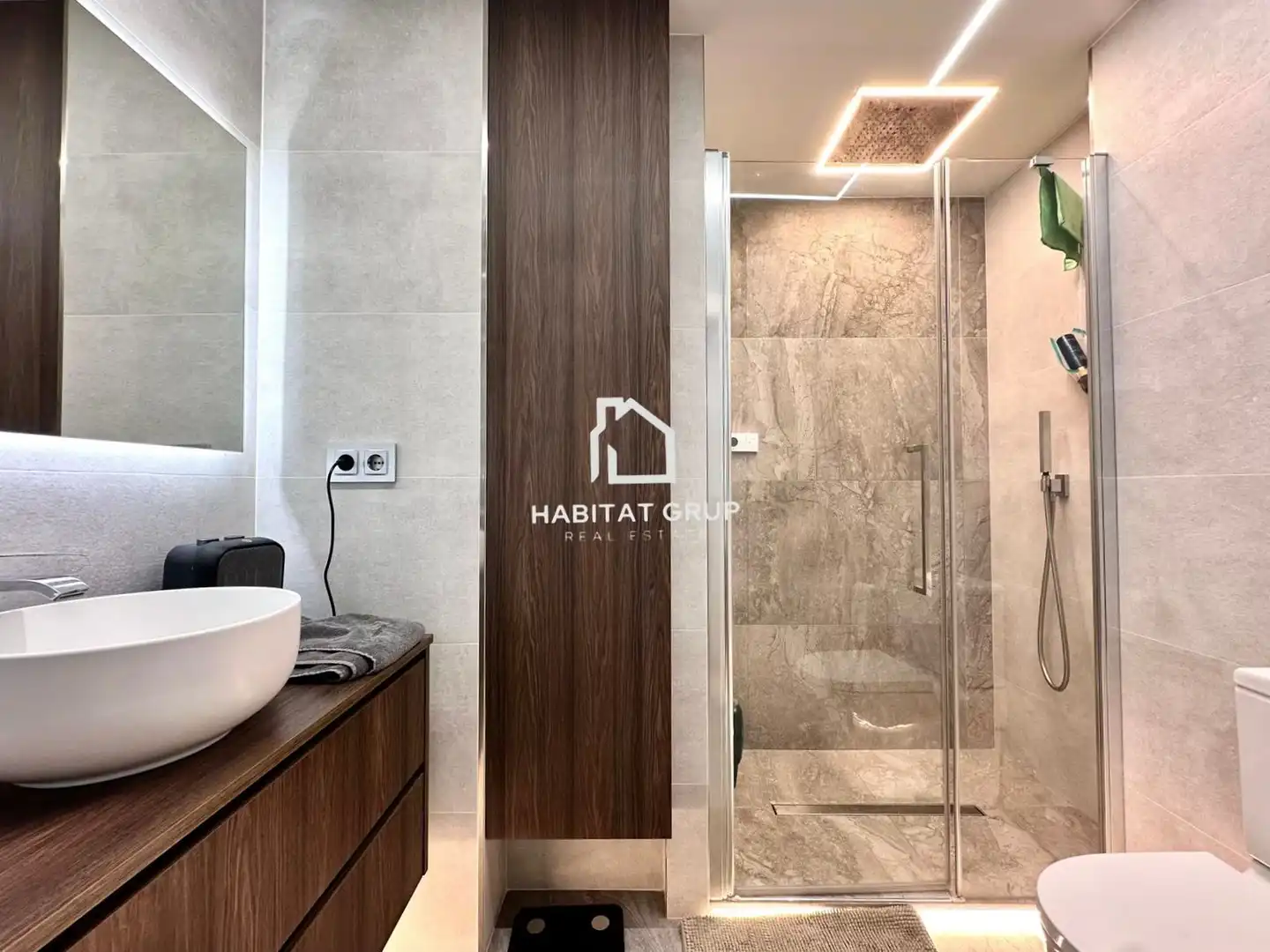 Bathroom of Duplexes for sale in Sant Feliu de Llobregat  with Air Conditioner, Heating and Private garden