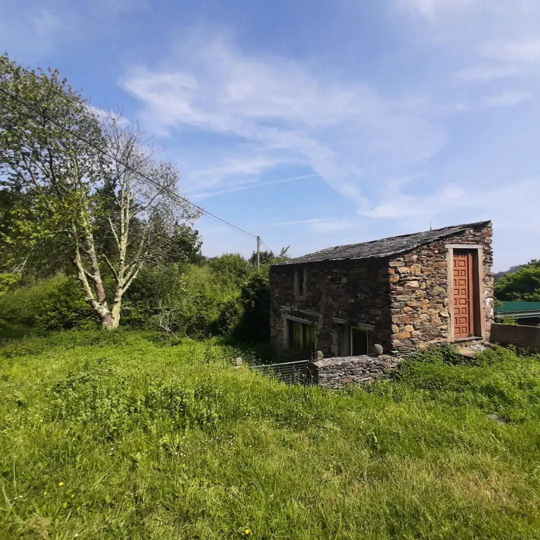 Außenansicht von Einfamilien-Reihenhaus zum Verkauf in Viveiro