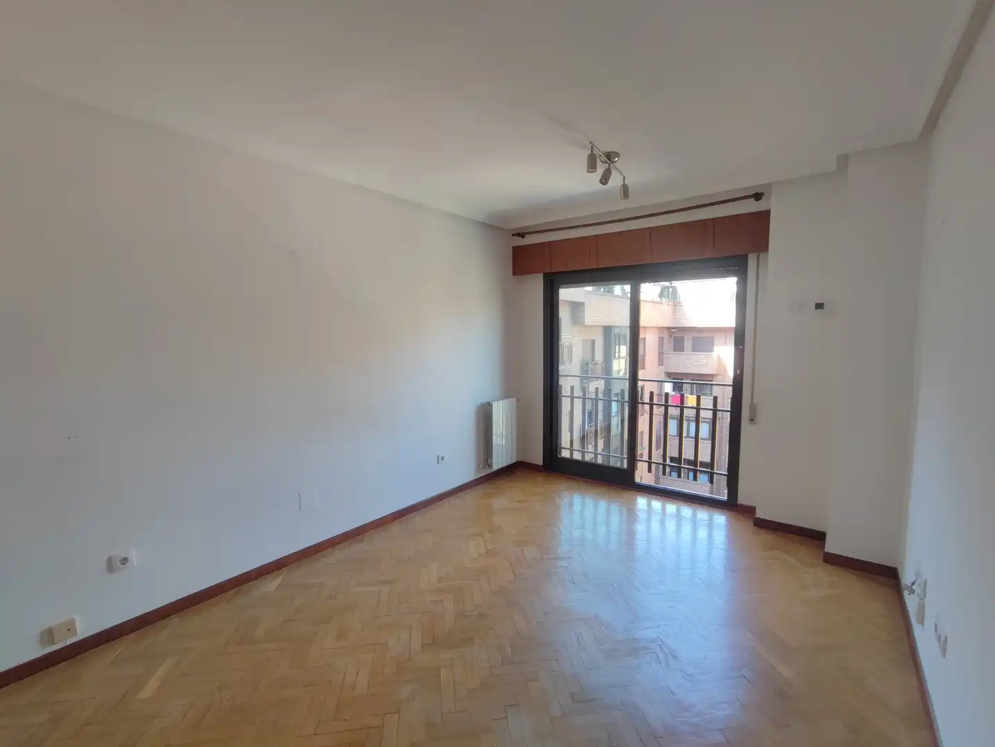 Habitación de Piso en venta en Madrid con Calefacción, Terraza y Horno