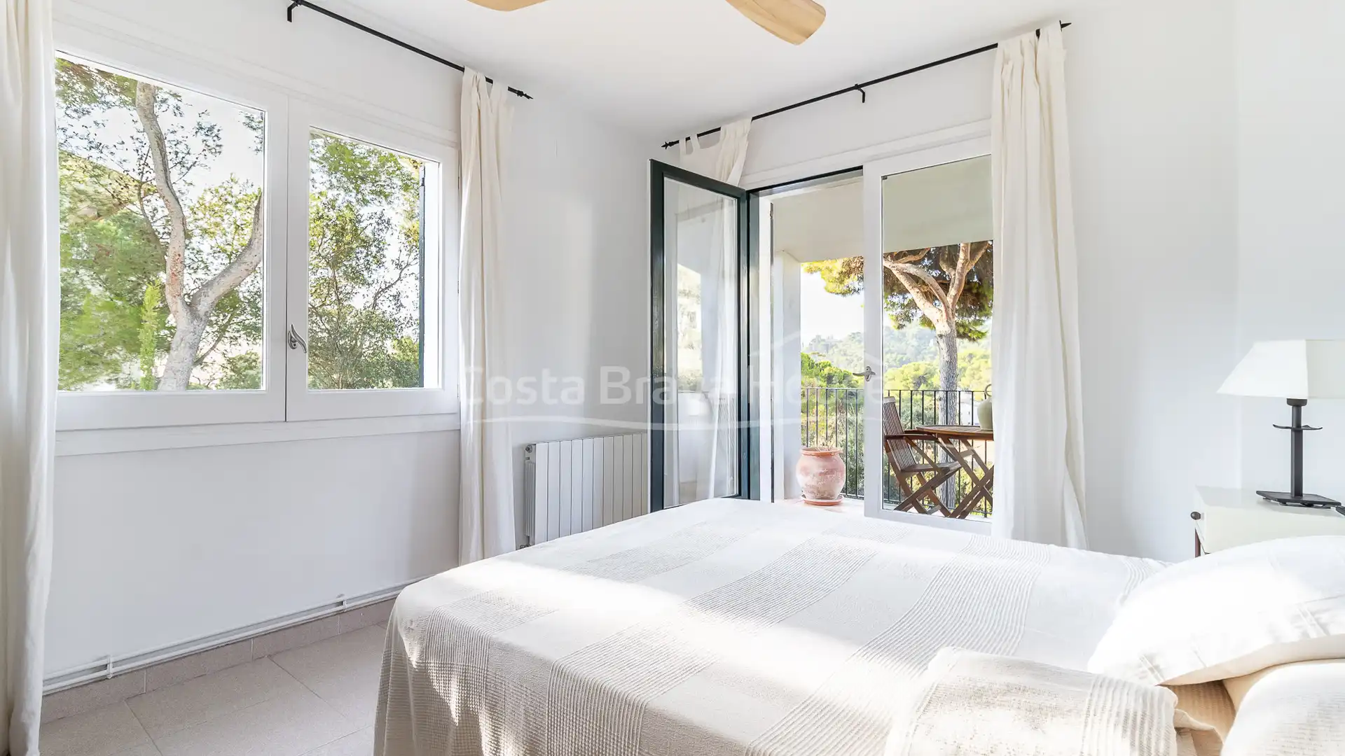 Schlafzimmer von Einfamilien-Reihenhaus zum Verkauf in Palafrugell mit Klimaanlage, Heizung und Privatgarten