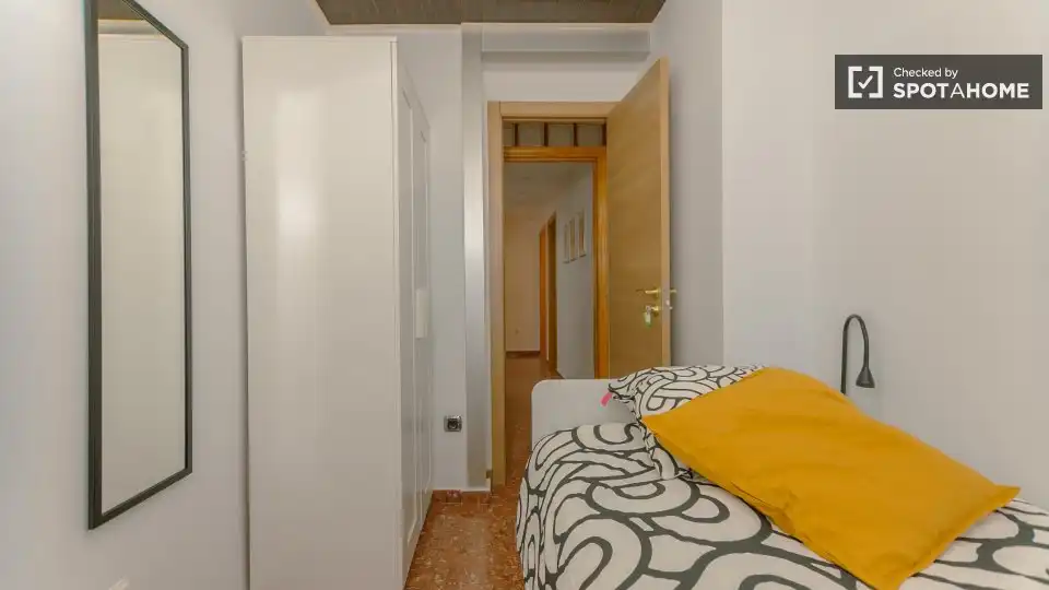 Habitación de Piso de alquiler en Burjassot con Aire acondicionado, Calefacción y Amueblado