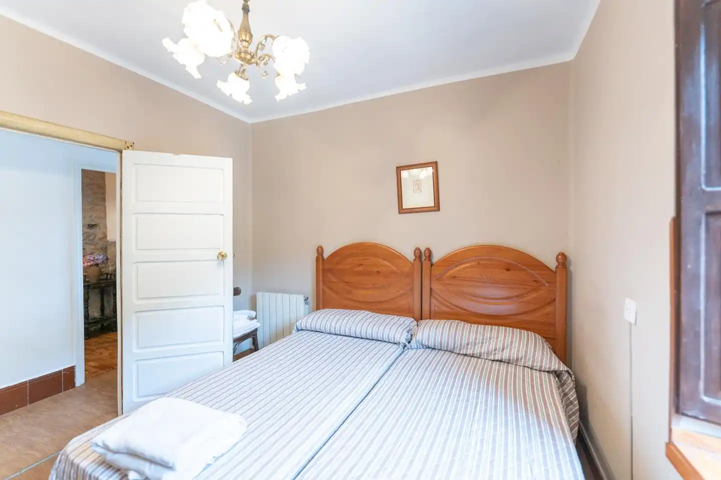 Habitación de Casa adosada en venta en Somiedo con Calefacción, Jardín privado y Terraza
