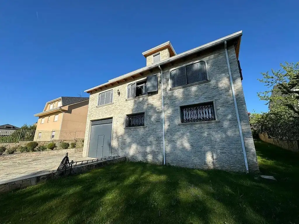 Exterior view of Houses for sale in Cacabelos  with Heating, Parquet flooring and Terrace