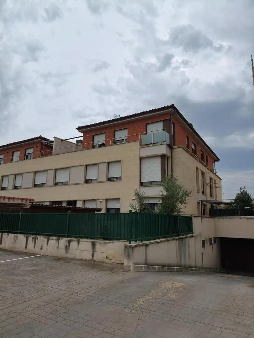 Vista exterior de Ático en venta en Villalobón, Palencia