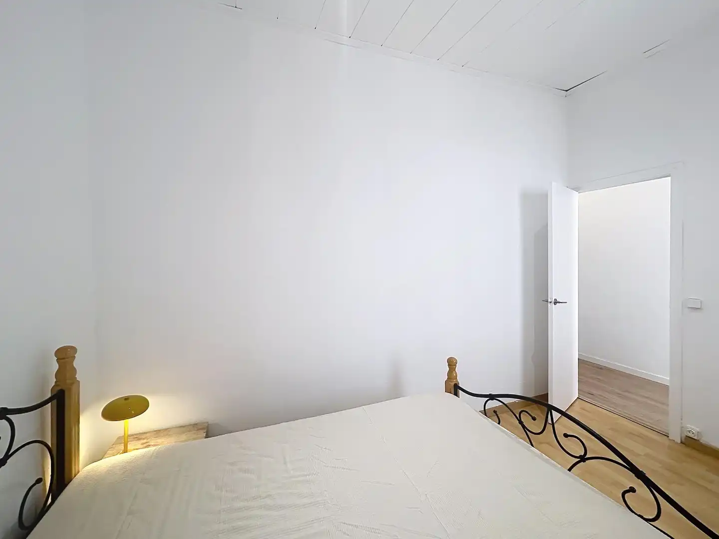 Bedroom of Flat for sale in Barcelona  with Furnished and Alarm