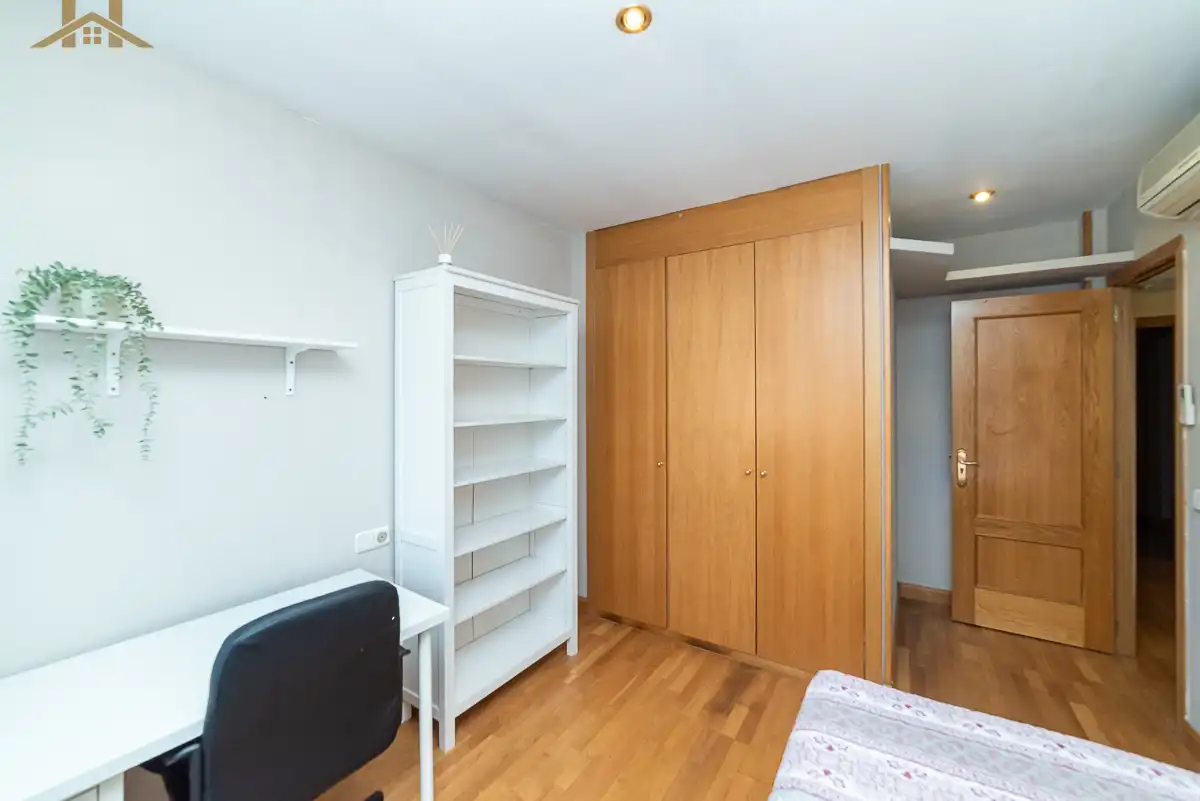 Habitación de Casa adosada en venta en Leganés con Aire acondicionado, Calefacción y Jardín privado