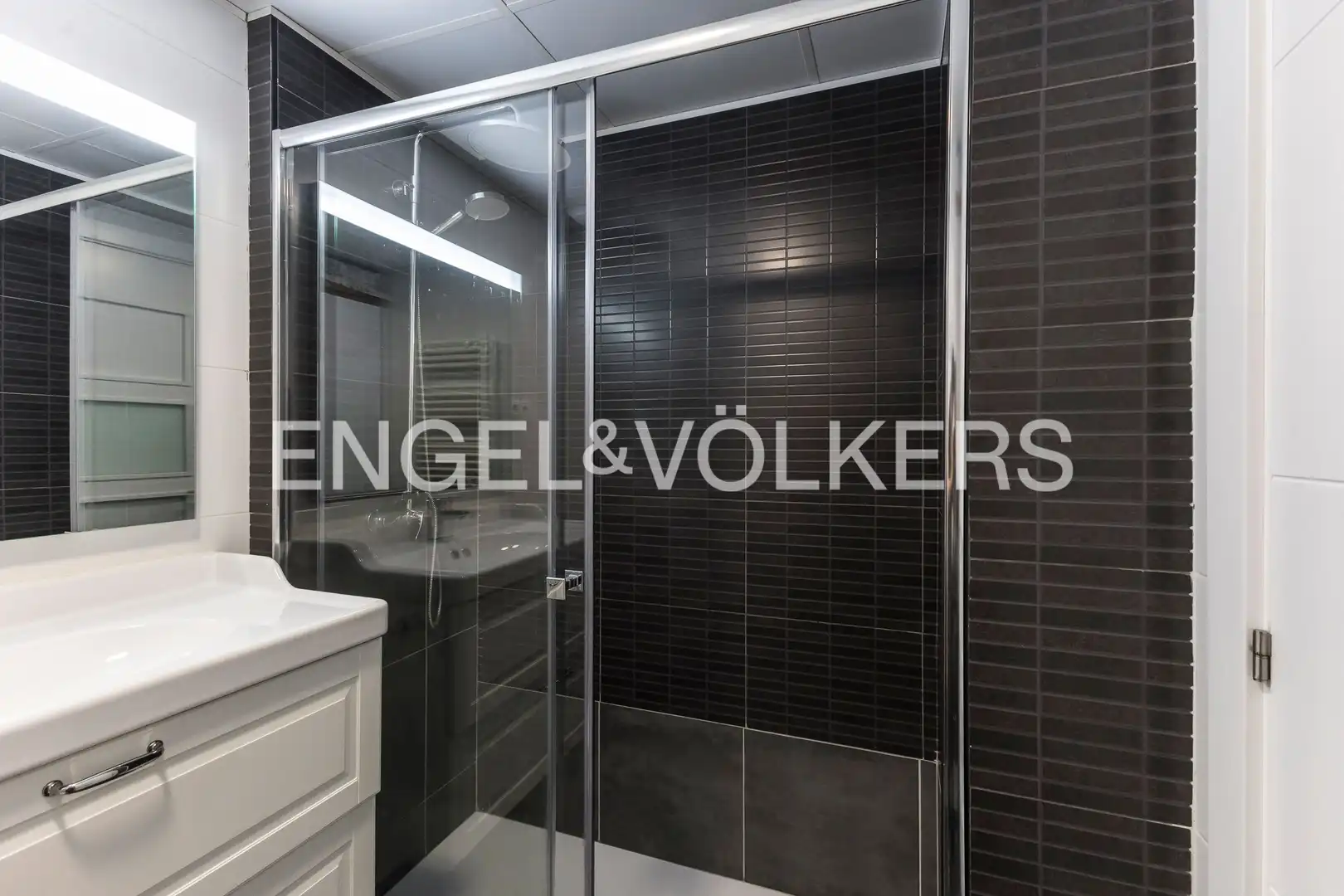 Baño de Piso en venta en Madrid con Aire acondicionado, Calefacción y Piscina