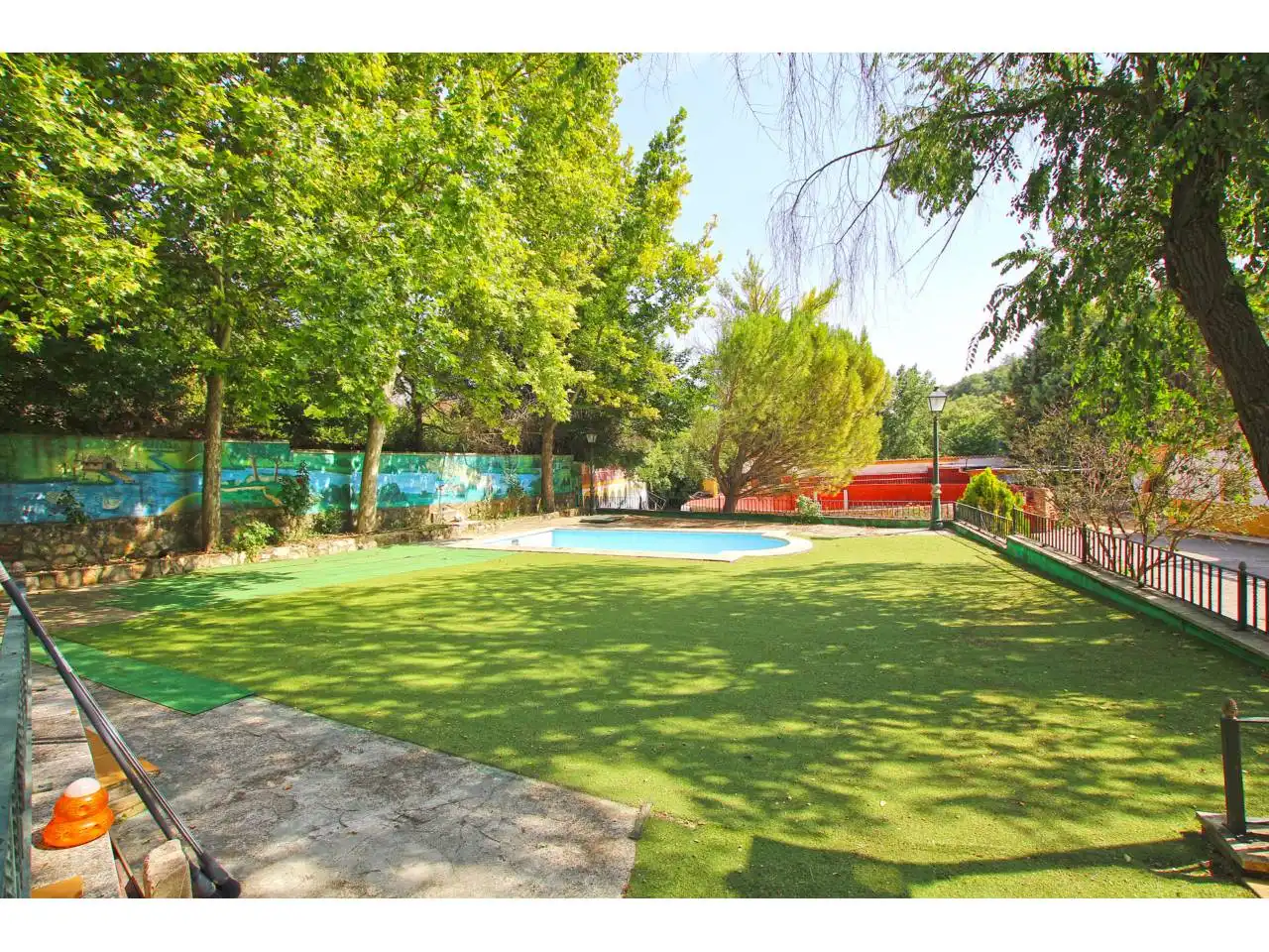 Piscina de Terreno en venta en Valdegrudas, Guadalajara