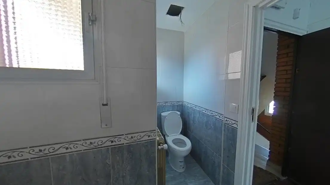 Baño de Piso en venta en Madrid con Calefacción, Terraza y Horno