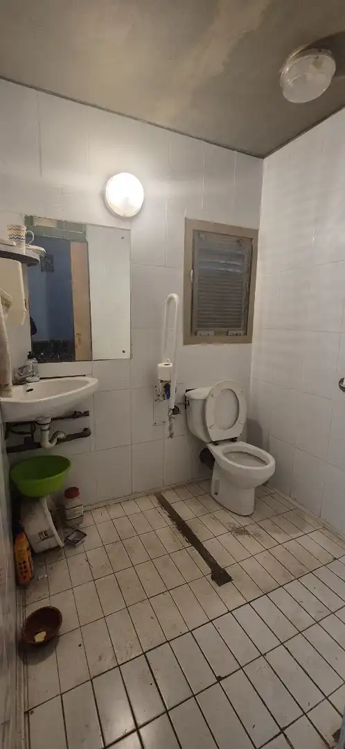 Bathroom of Commercial properties for sale in Santa Coloma de Gramenet  with Terrace