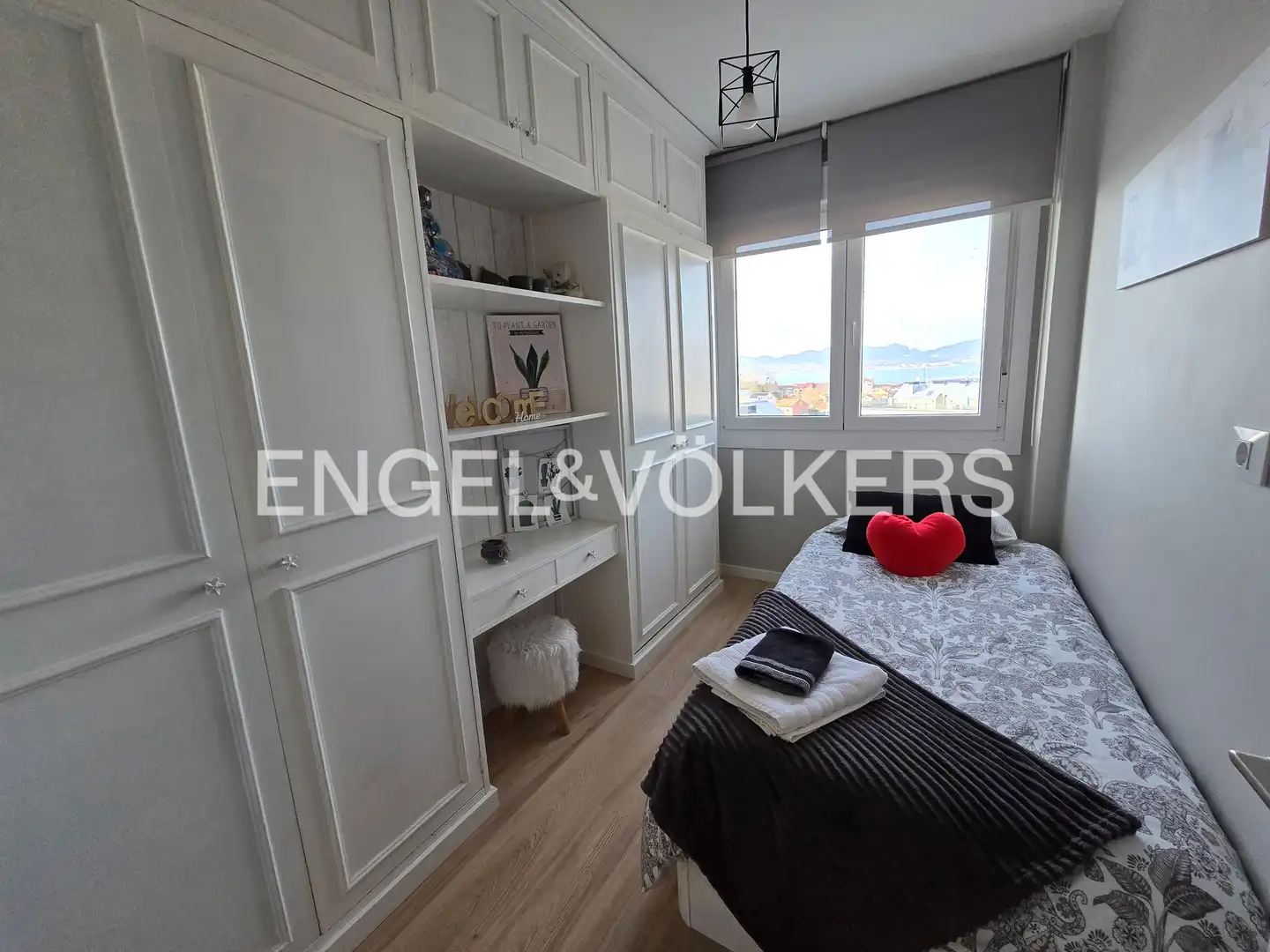 Habitación de Piso en venta en Vigo  con Calefacción, Terraza y Balcón