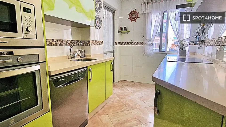Cocina de Piso de alquiler en Málaga con Aire acondicionado, Calefacción y Amueblado