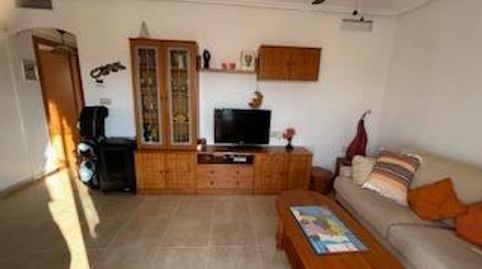 Amplia Propiedad de 3 Habitaciones con Vistas a la Montaña