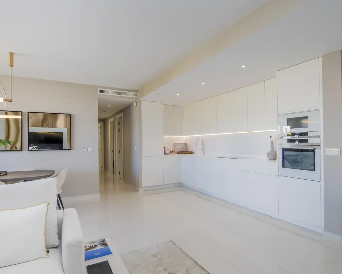Cuina de Apartament en venda en Estepona amb Aire condicionat, Jardí privat i Traster