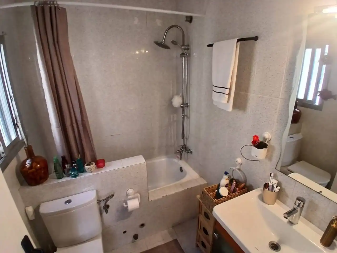 Badezimmer von Dachboden zum Verkauf in Vilanova i la Geltrú mit Klimaanlage, Parkett und Terrasse