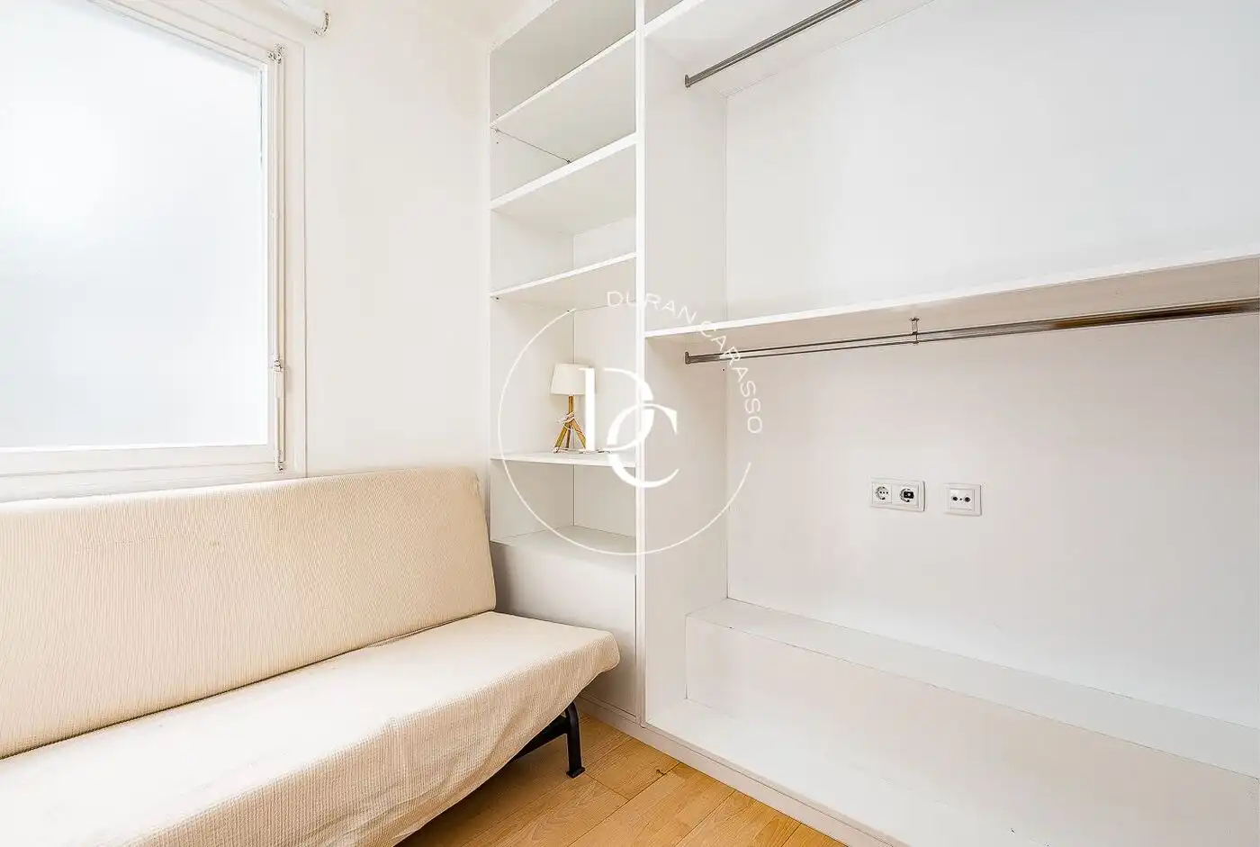 Schlafzimmer von Dachboden zum Verkauf in Barcelona mit Klimaanlage, Heizung und Terrasse
