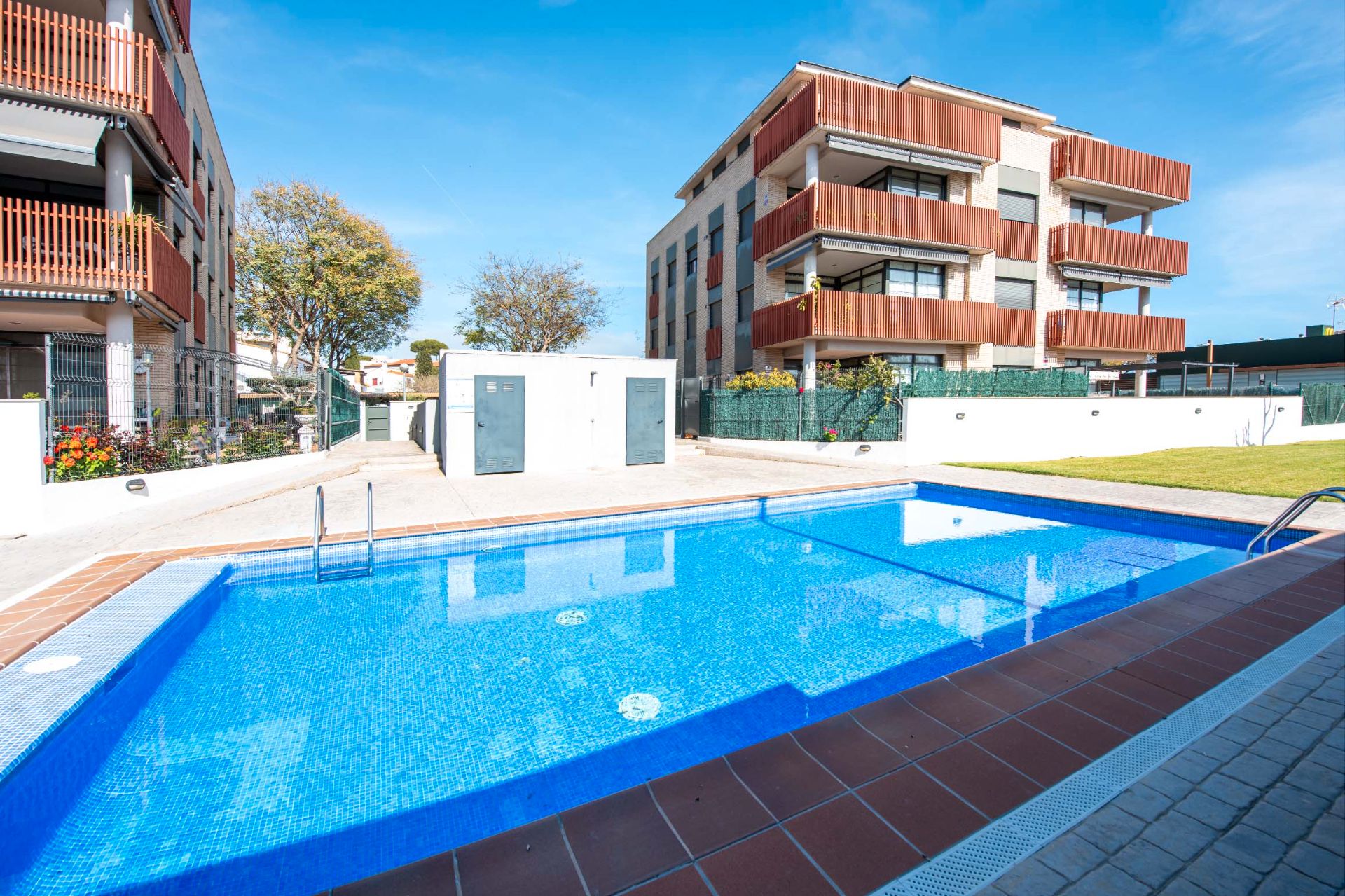 Swimming pool of Planta baja for sale in Torredembarra  with Air Conditioner, Private garden and Terrace