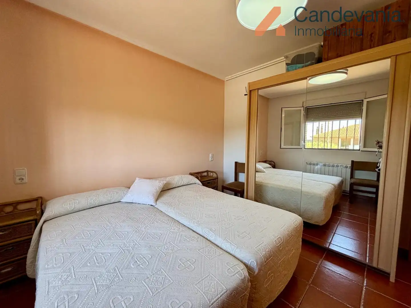Habitación de Casa o chalet en venta en San Mateo de Gállego con Aire acondicionado, Calefacción y Jardín privado