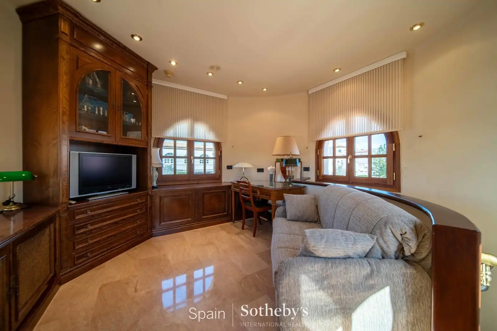 Living room of Houses for sale in Empuriabrava  with Air Conditioner, Heating and Private garden