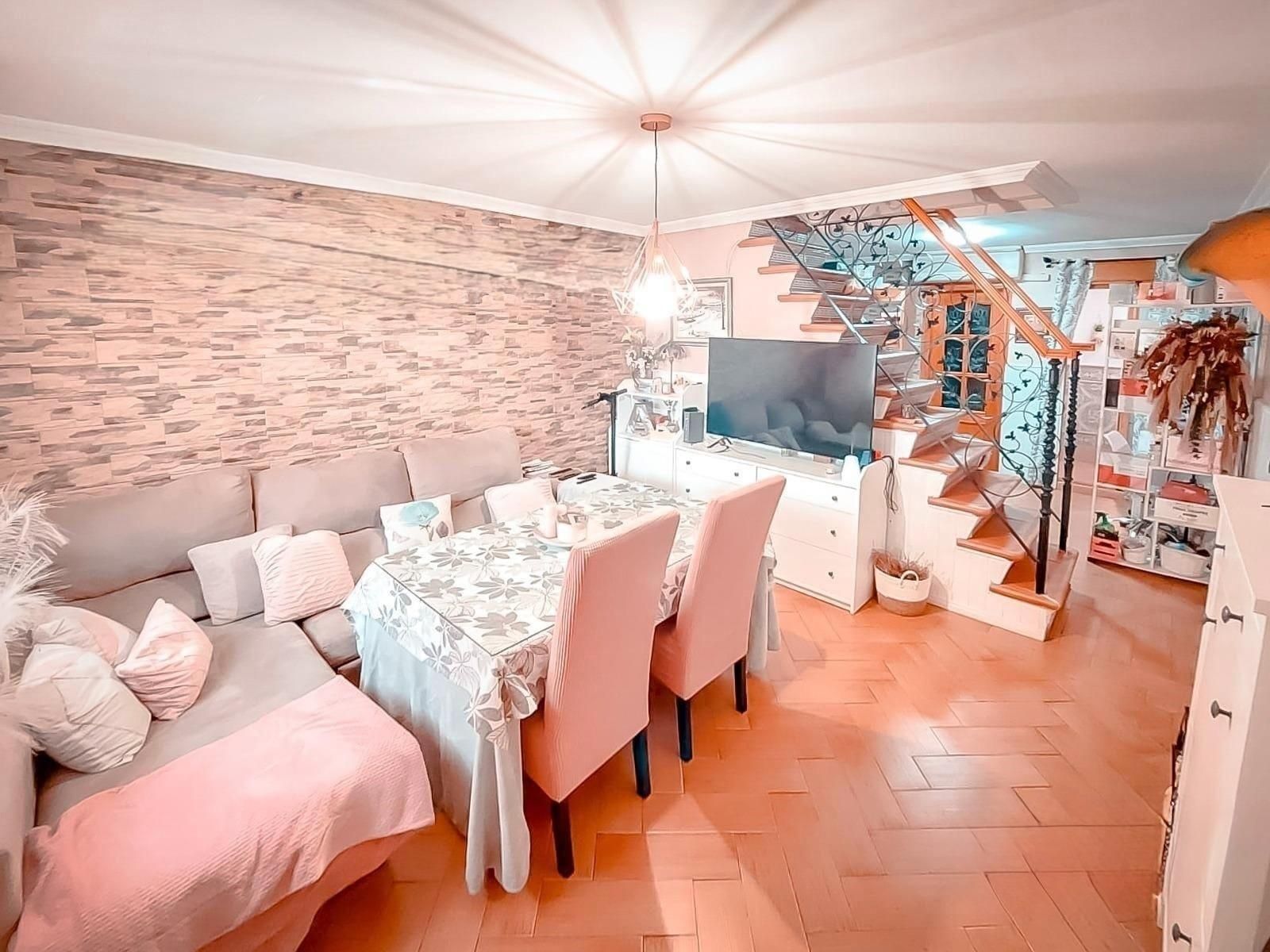 Sala d'estar de Casa o xalet en venda en  Córdoba Capital amb Aire condicionat, Terrassa i Traster