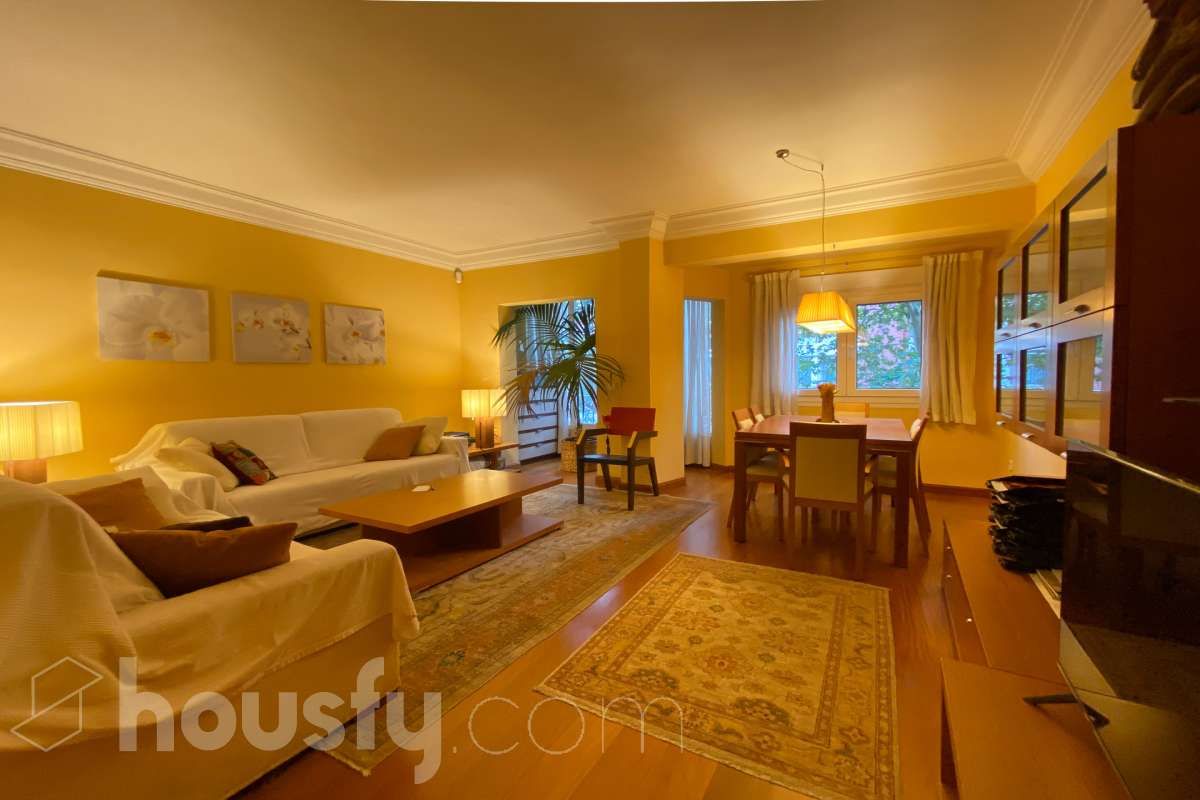 Living room of Flat for rent in  Madrid Capital  with Air Conditioner, Heating and Furnished