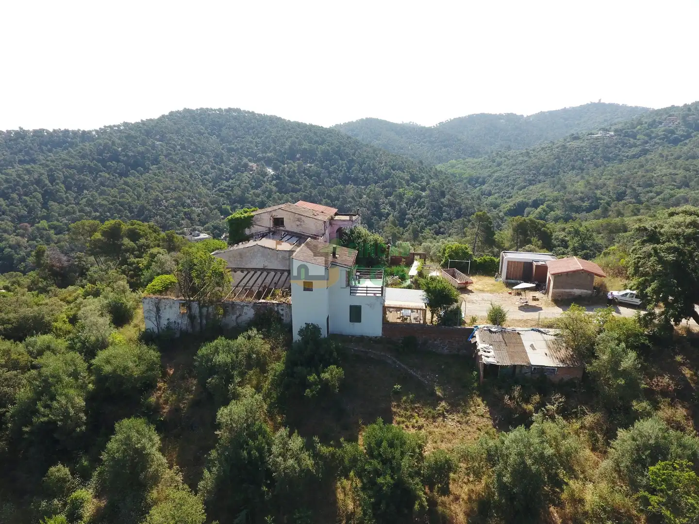 Vista exterior de Casa o xalet en venda en Sant Cugat del Vallès amb Jardí privat, Terrassa i Balcó