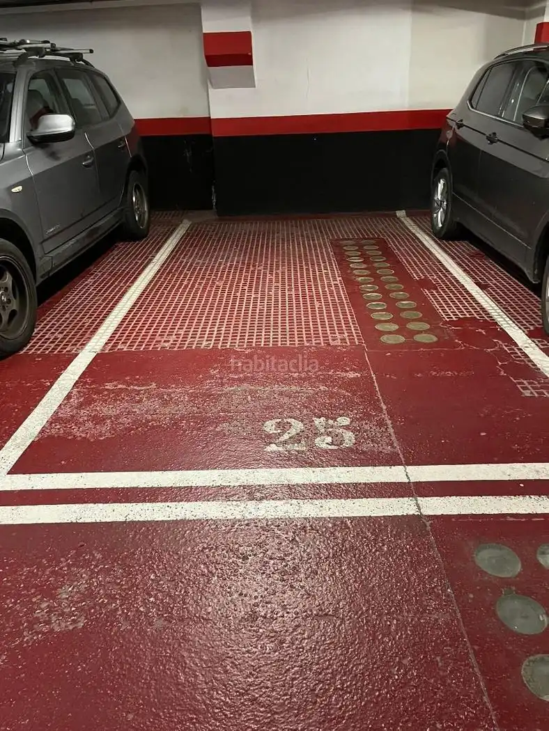Individual en alquiler en Calle de Cea Bermúdez 10