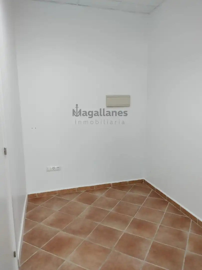Local comercial en venda a Villamartín, imagen 2