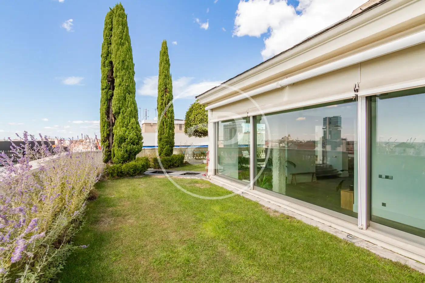 Terraza de Ático en venta en Madrid con Aire acondicionado, Calefacción y Jardín privado