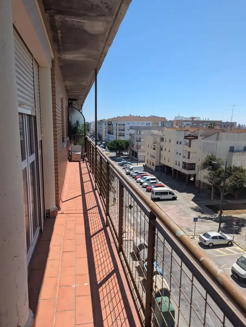 Vista exterior de Piso de alquiler en Puerto Real con Amueblado