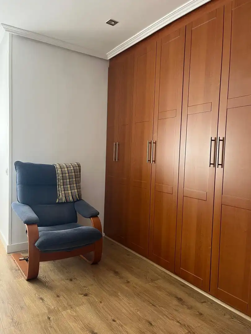 Habitación de Apartamento de alquiler en Oviedo  con Calefacción y Amueblado