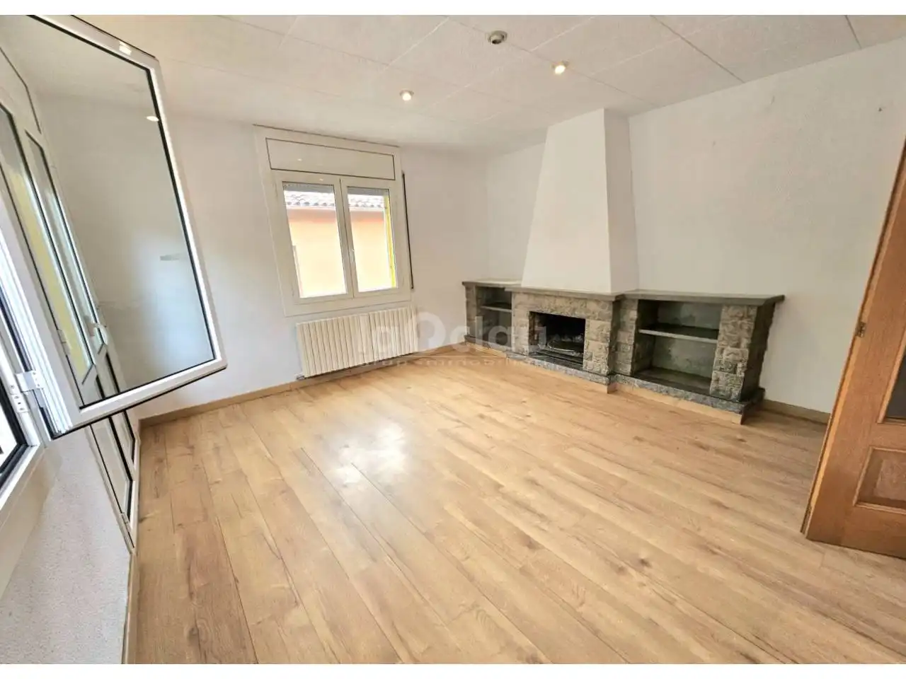 Wohnzimmer von Wohnung zum Verkauf in Tona mit Heizung, Parkett und Terrasse