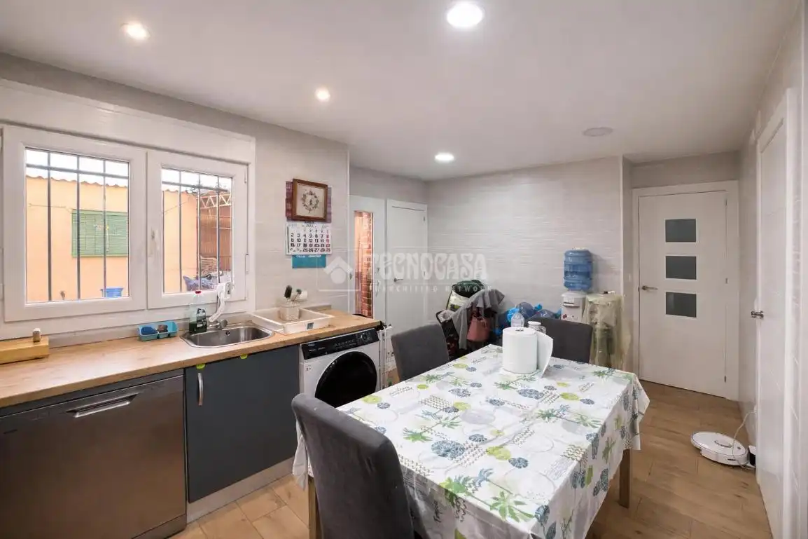 Kitchen of Detached homes for sale in Añover de Tajo  with Air Conditioner and Storage room