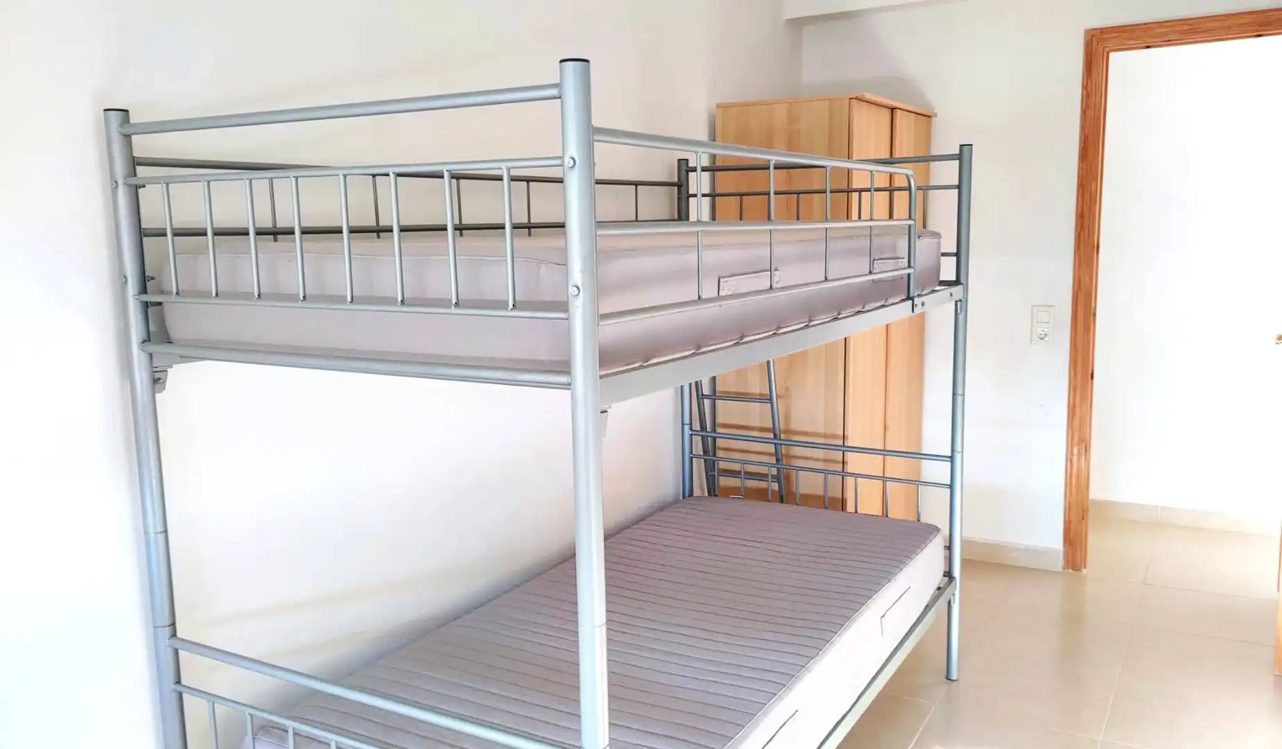 Habitación de Piso en venta en Torrevieja con Calefacción, Jardín privado y Trastero