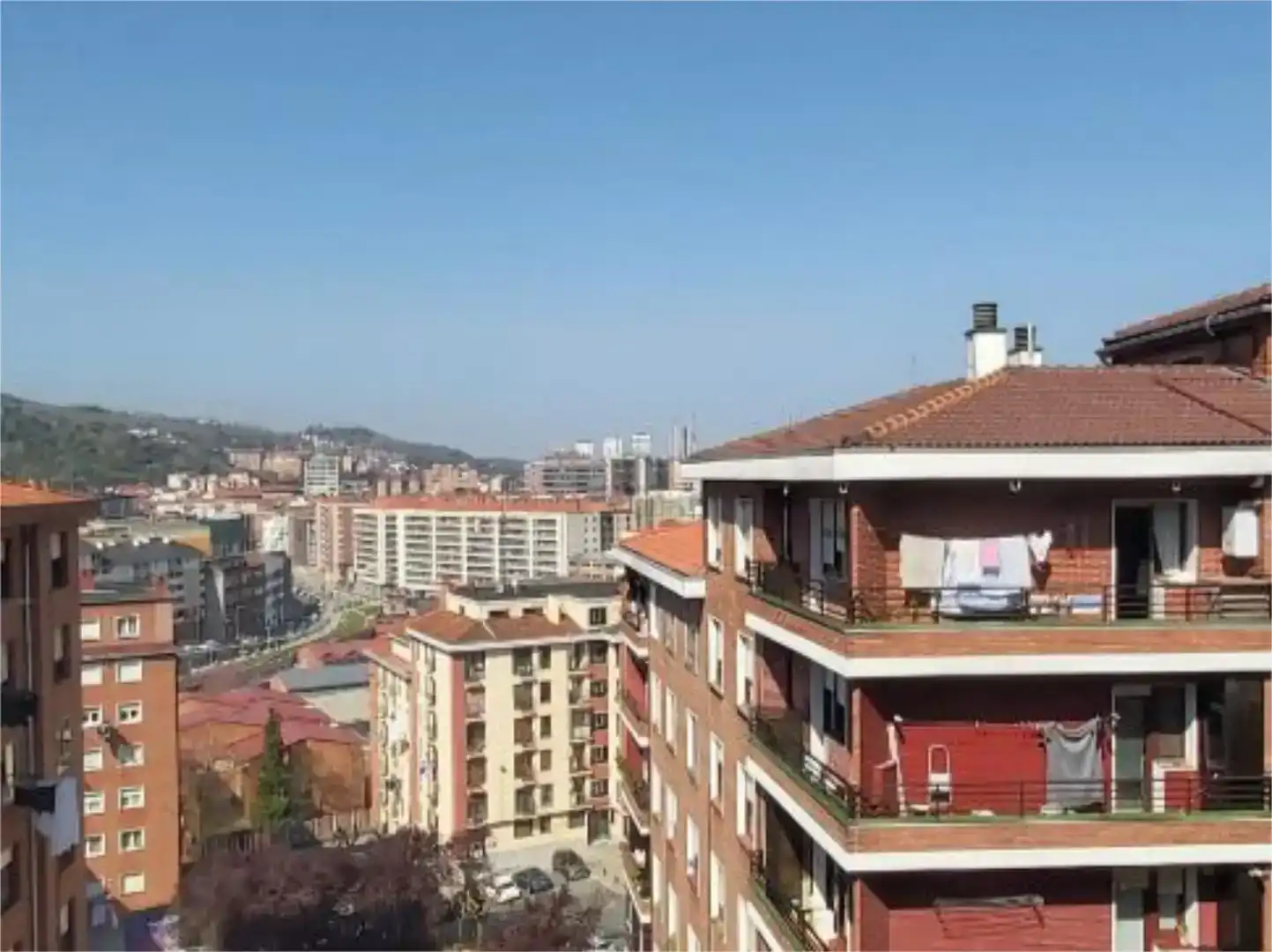 Vista exterior de Pis en venda en Bilbao  amb Balcó