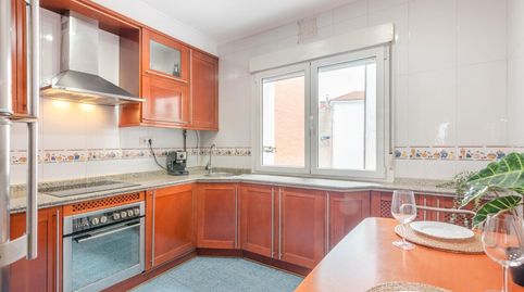 Foto 2 de Piso en venta en Avenida Pumarin, 26, Milán - Pumarín, Oviedo