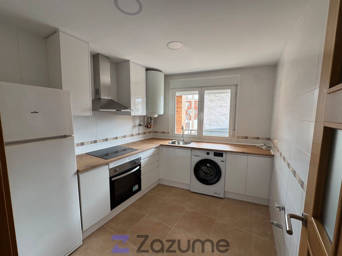 Cocina de Piso de alquiler en Fuensalida con Horno, Lavadora y Microondas