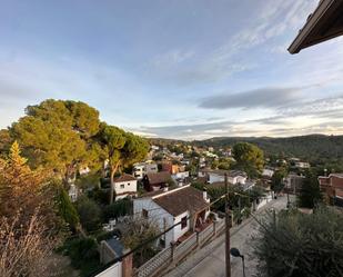 Vista exterior de Àtic en venda en Sant Cugat del Vallès amb Calefacció, Microones i Balcó