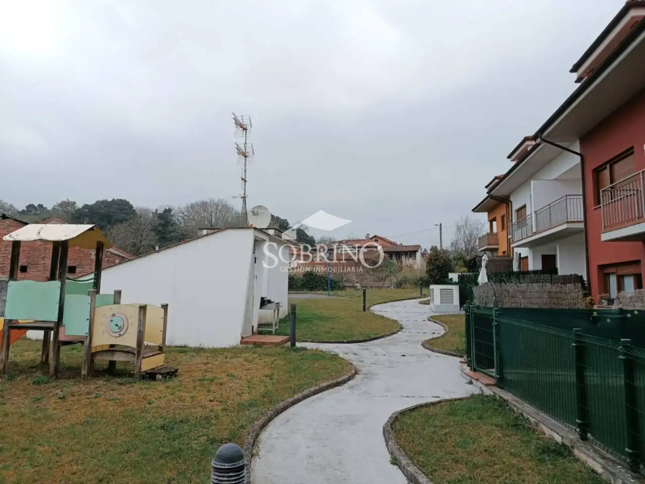 Dachboden zum Verkauf in Llanes mit Abstellraum
