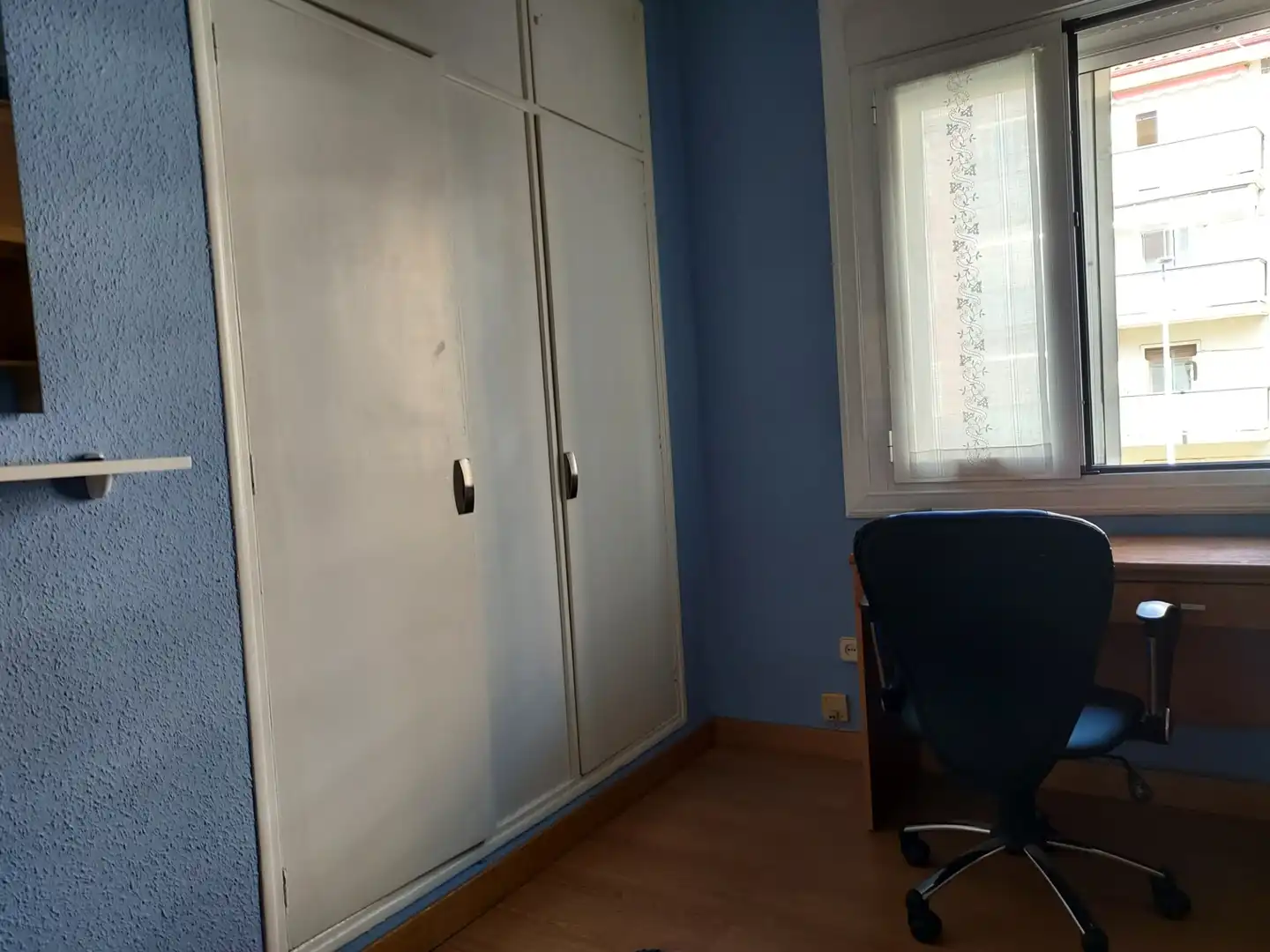 Dormitori de Pis de lloguer en  Pamplona / Iruña amb Calefacció, Parquet i Moblat