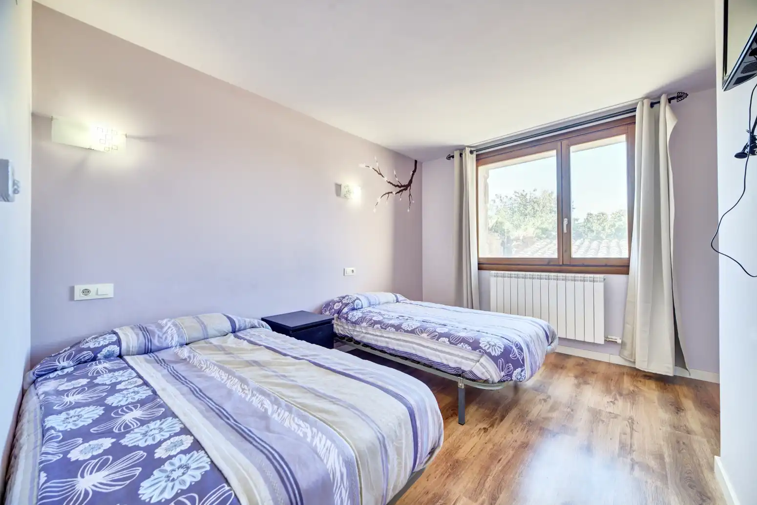 Schlafzimmer von Dachboden zum Verkauf in Undués de Lerda mit Heizung, Parkett und Terrasse