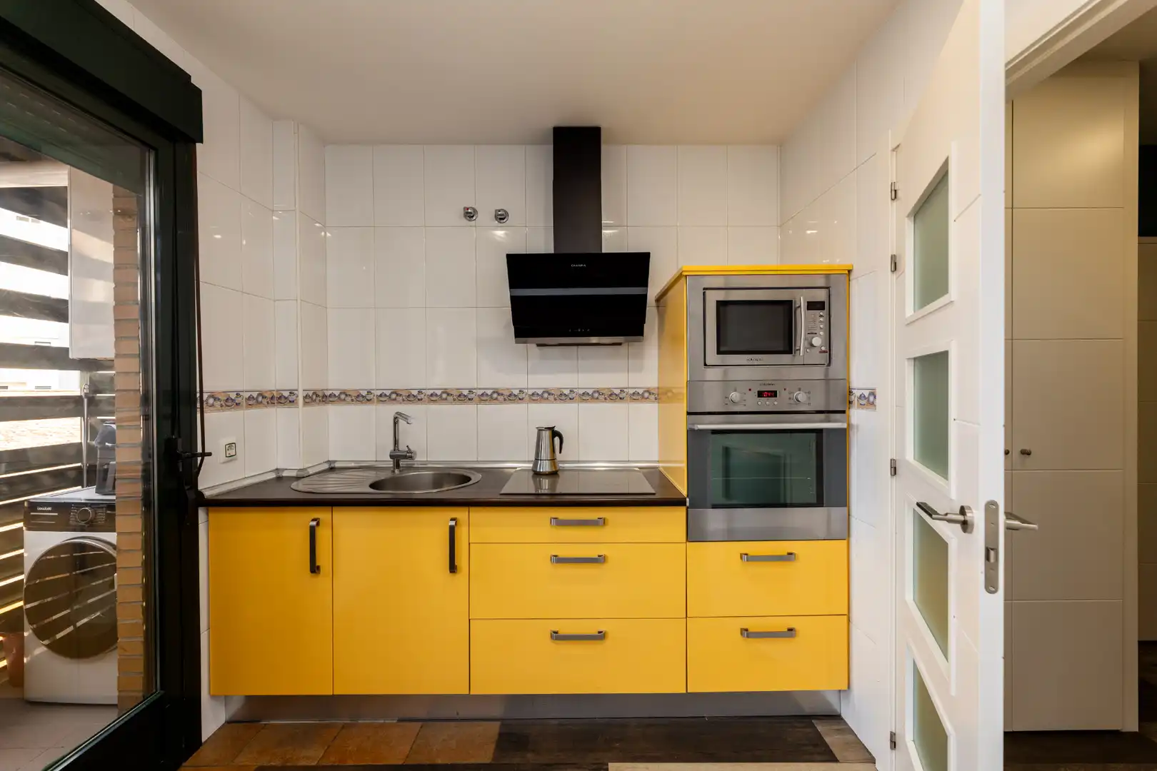 Cuina de Dúplex en venda en Madrid amb Terrassa, Traster i Moblat