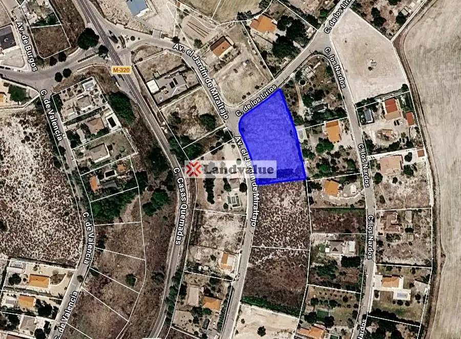 Terrenos y solares en venta en Avenida el Jardín de Miraltajo 52