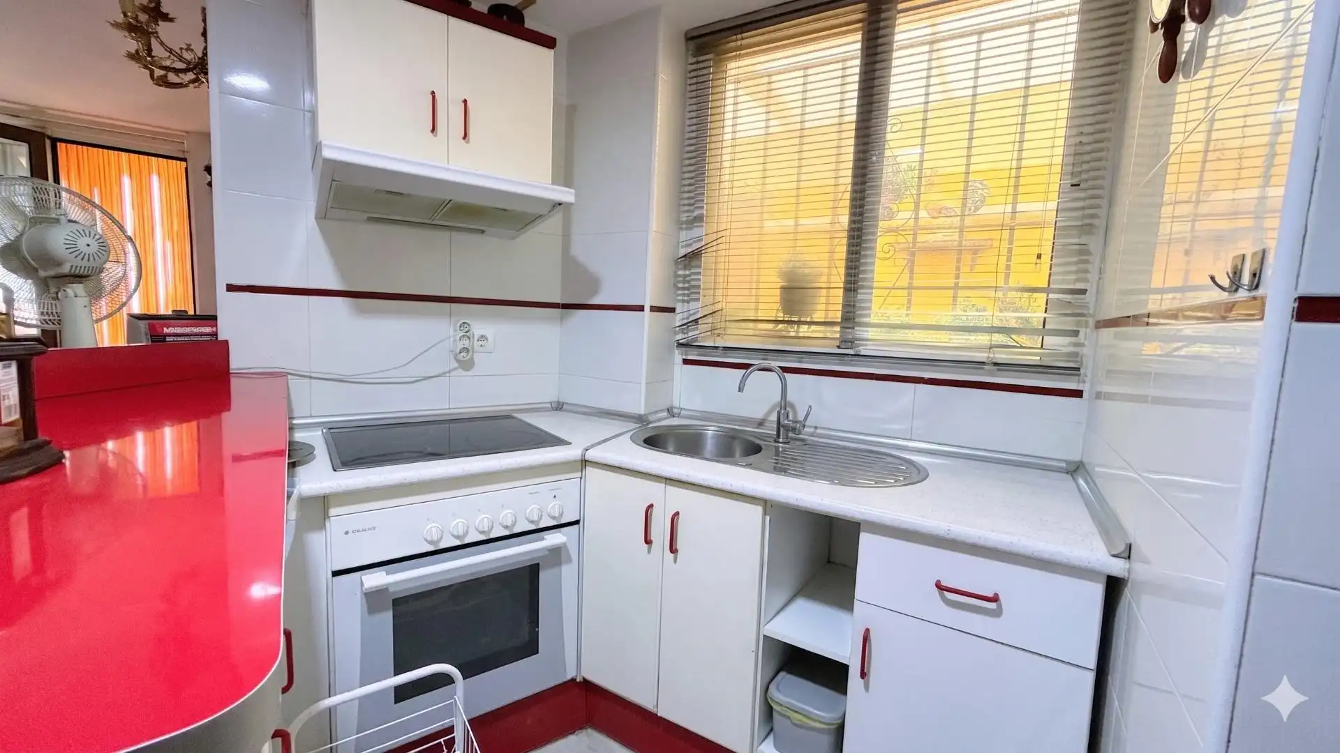 Küche von Wohnung zum Verkauf in Torremolinos mit Klimaanlage, Heizung und Privatgarten