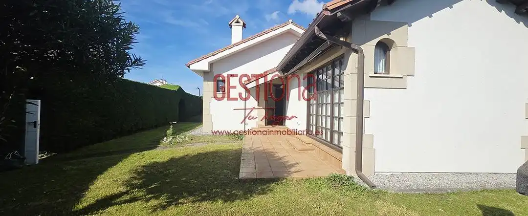 Vista exterior de Casa o chalet en venta en Ribamontán al Mar con Calefacción, Jardín privado y Piscina