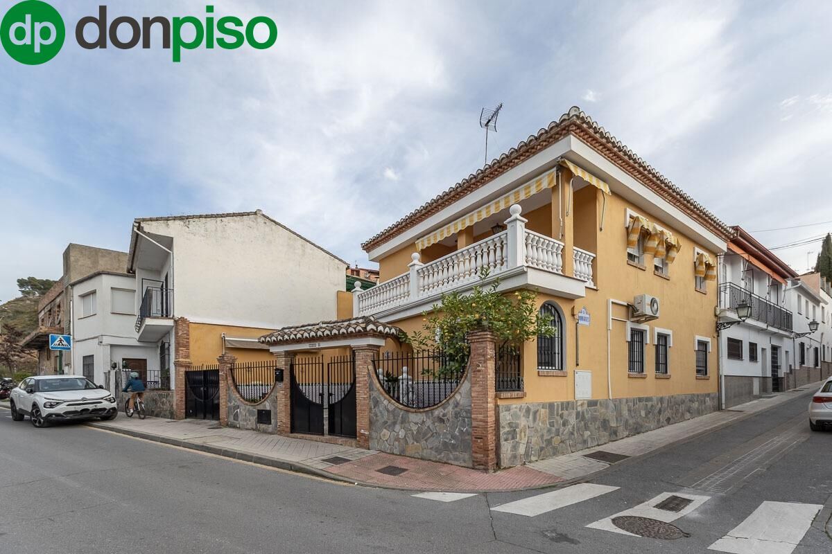 Außenansicht von Haus oder Chalet zum Verkauf in  Granada Capital mit Klimaanlage, Terrasse und Möbliert