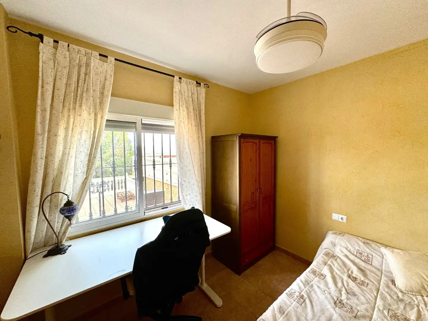 Habitación de Casa o chalet de alquiler en Jacarilla con Jardín privado, Terraza y Trastero